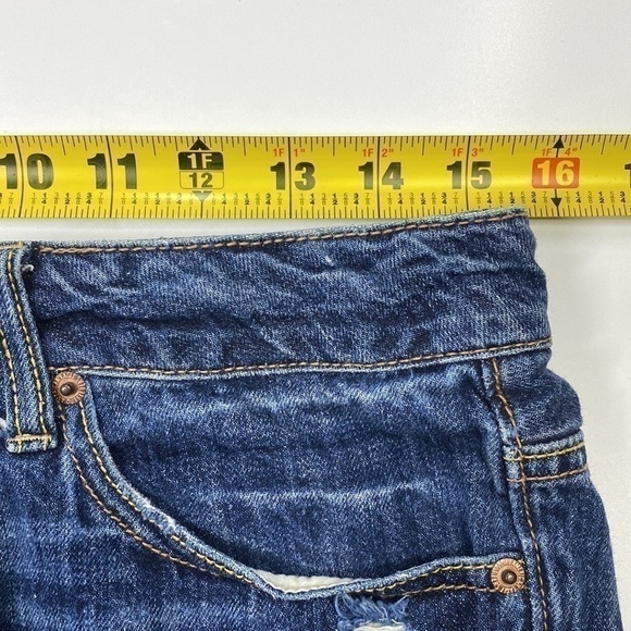 American Eagle Raw Hem Distressed Shorts Size 4 6" Inseam - Picture 3 of 8